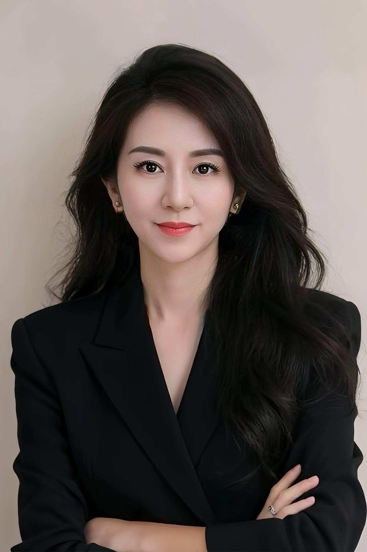 何婷